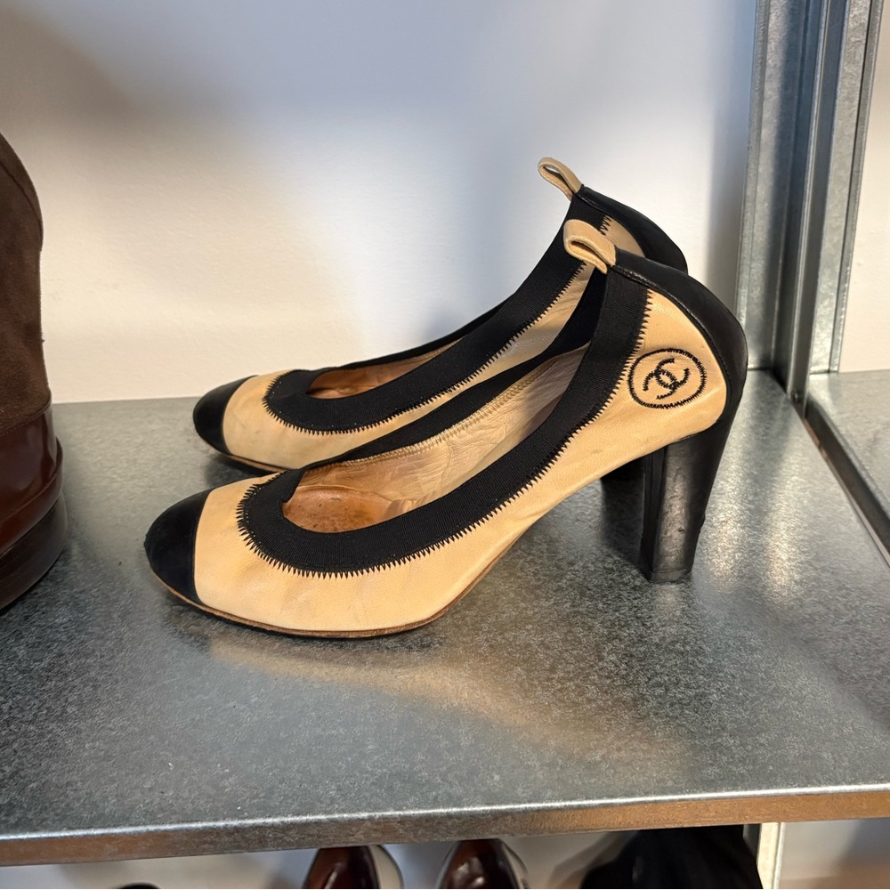 CHANEL Beige and Black Leather Cap-Toe Heels